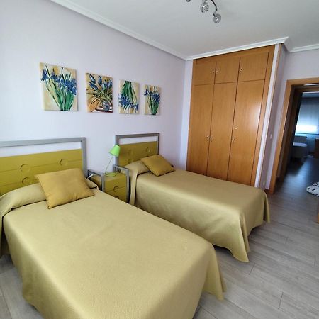 Apartamento De Tres Dormitorios Con Garaje Y Todos Los Servicios Cerca Burgo Dış mekan fotoğraf