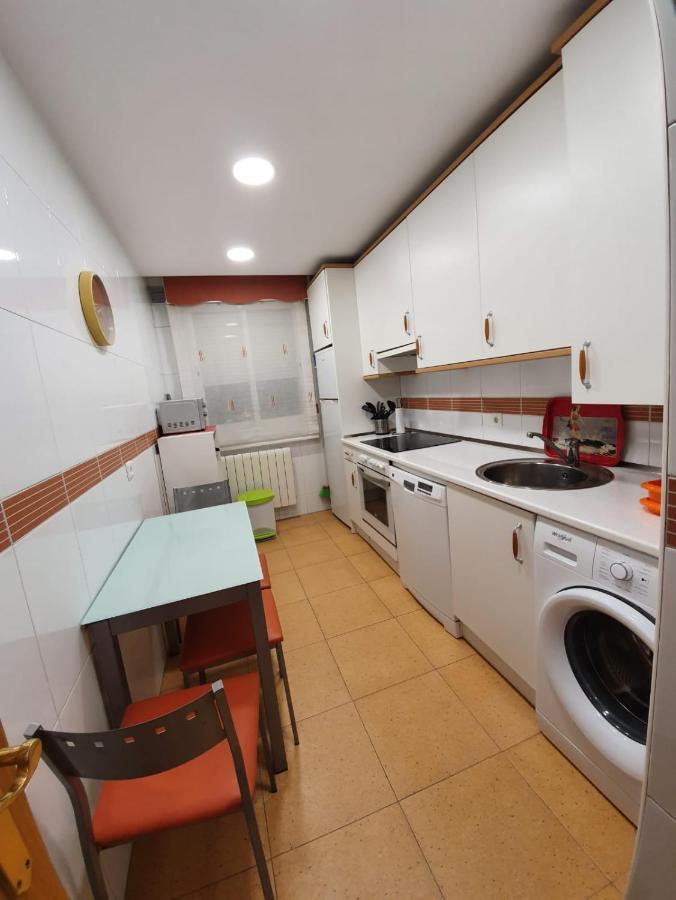 Apartamento De Tres Dormitorios Con Garaje Y Todos Los Servicios Cerca Burgo Dış mekan fotoğraf