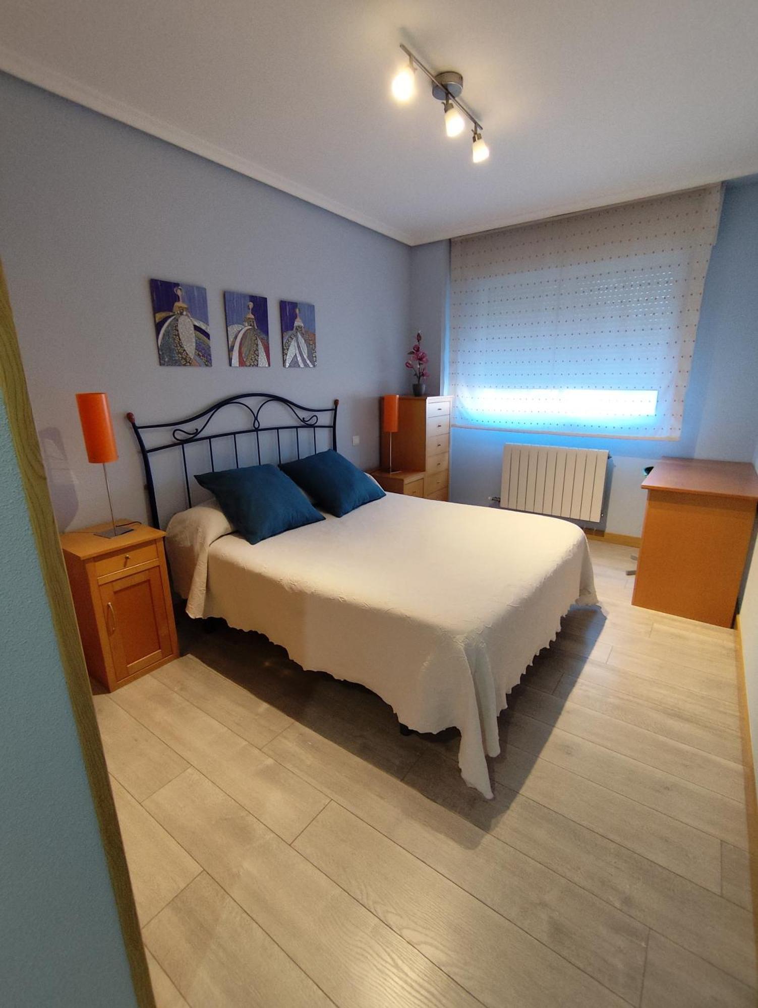 Apartamento De Tres Dormitorios Con Garaje Y Todos Los Servicios Cerca Burgo Dış mekan fotoğraf